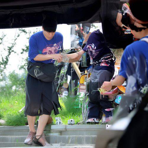 热议！如何买一箱烟“咎由自取”