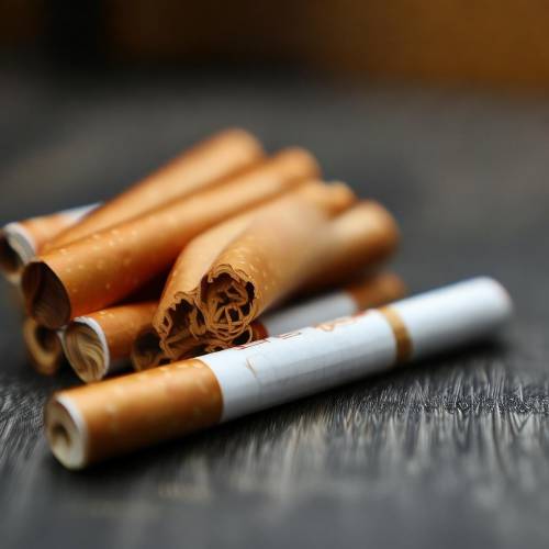 最新消息！香烟批发微信香烟“天花乱坠”